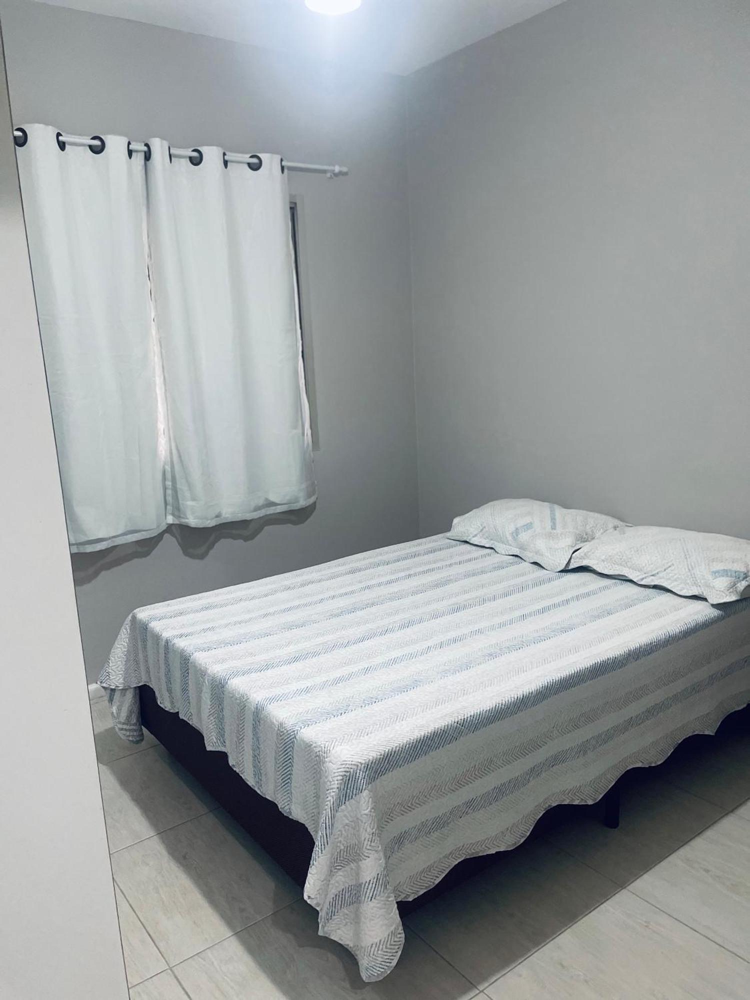 Quarto em Acomodações Particulares Quartos Privativos Px A Orla De Camburi Ed Real Madrid